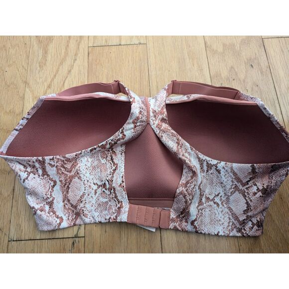 Victoria's Secret Incredible On Point Sports Bra - Picture 2 of 2